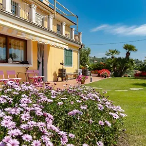 https://chez-elle.hotelitalianriviera.com