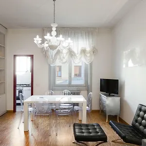 https://easyhomes-corso-vercelli.italymilanhotels.net