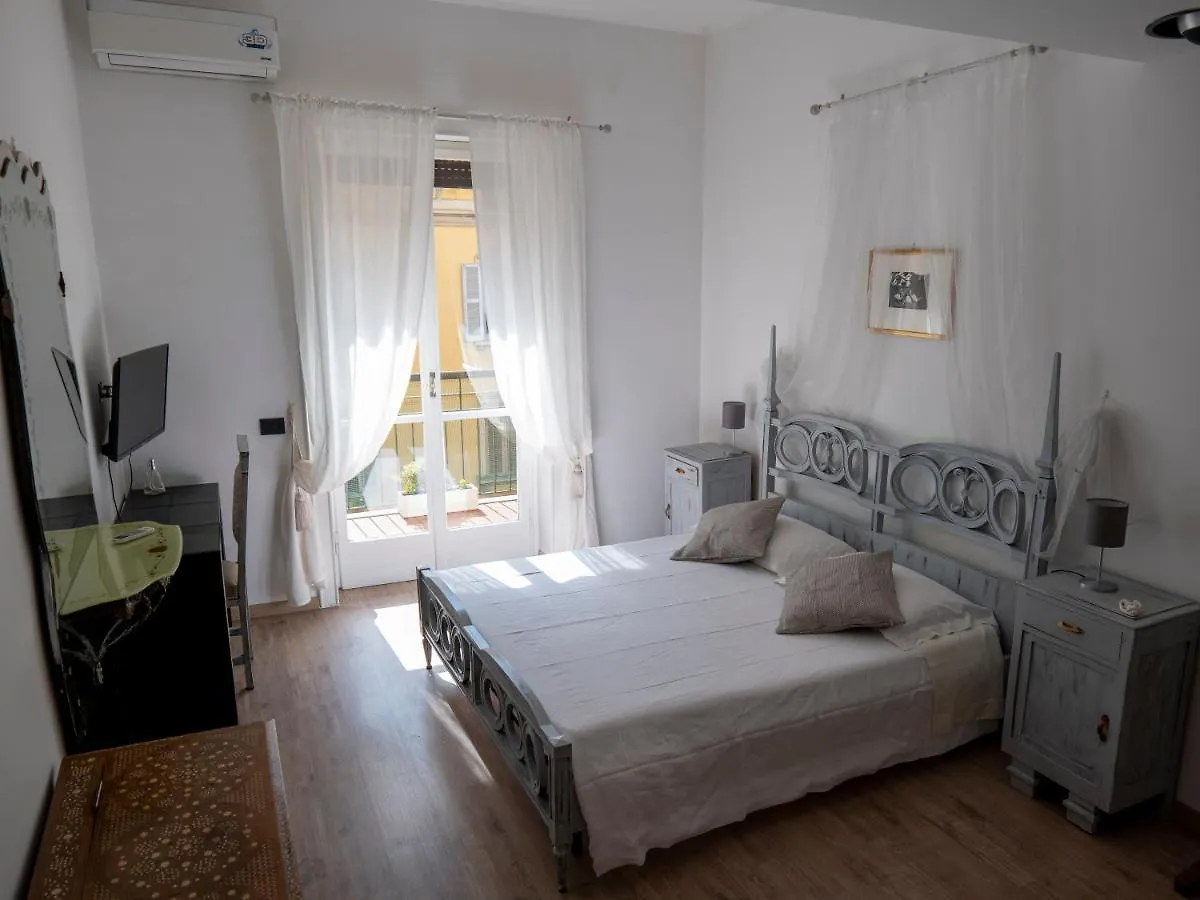 Beautiful Floral Apartment On Navigli Mailand