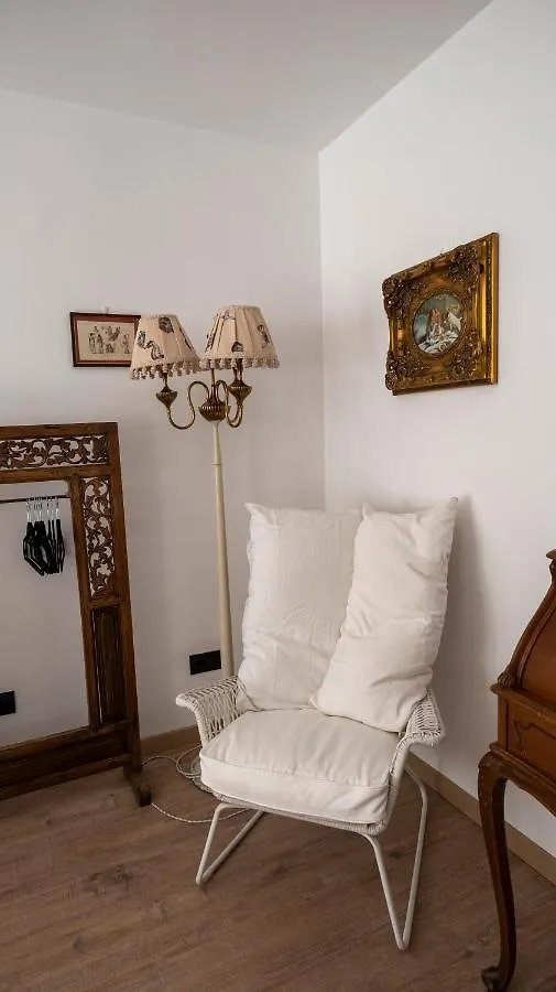 Beautiful Floral Apartment On Navigli Mailand