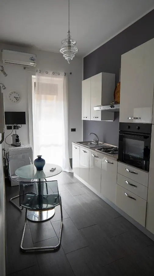 Beautiful Floral Apartment On Navigli Mailand