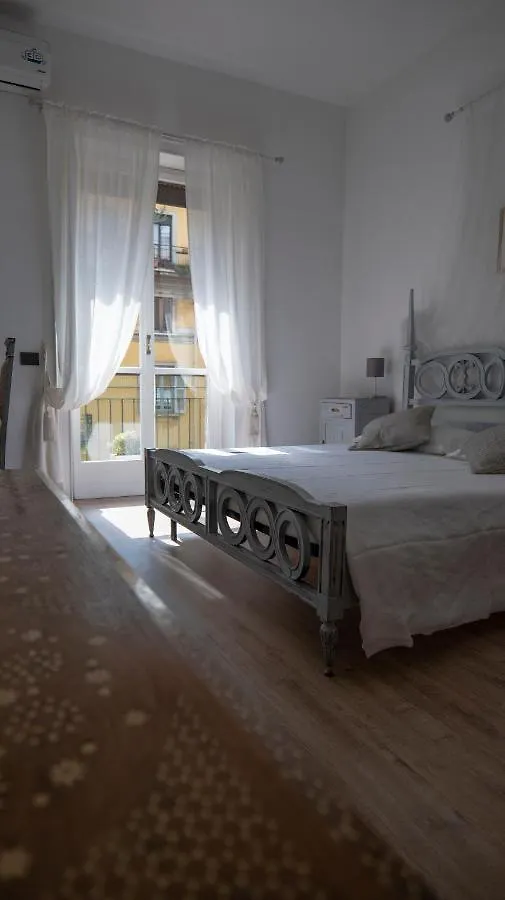 Beautiful Floral Apartment On Navigli Milan Italy
